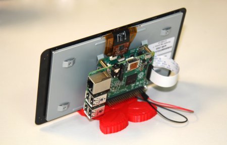 Raspberry Pi получил официальный сенсорный дисплей