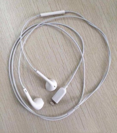 На Weibo появились новые фотографии наушников EarPods с коннектором Lightning