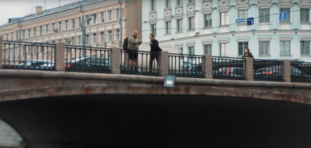 Полученную от Google золотую награду блогер Дмитрий Ларин выбросил в Москву-реку