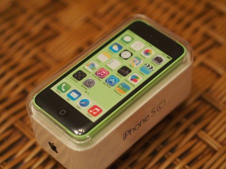 Смартфоны Apple появились теперь в зеленом цвете