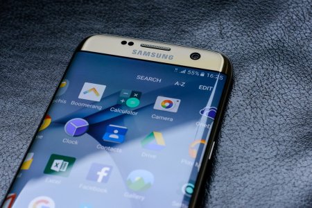 Эксперты рассказали об опасности Samsung Galaxy S8 для зрения человека