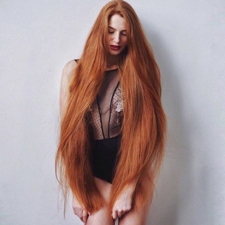 Девушка с метровыми рыжими волосами набирает популярность в Instagram