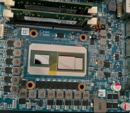 Появились фотографии гибридного процессора Intel и AMD