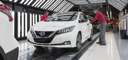 Электромобиль Nissan Leaf нового поколения встал на конвейер завода японской компании в Европе 