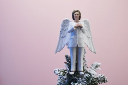 Жители Великобритании украсят рождественскую елку трехмерными фигурками женщин-знаменитостей 