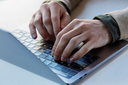 Apple будет заменять клавиатуры в MacBook