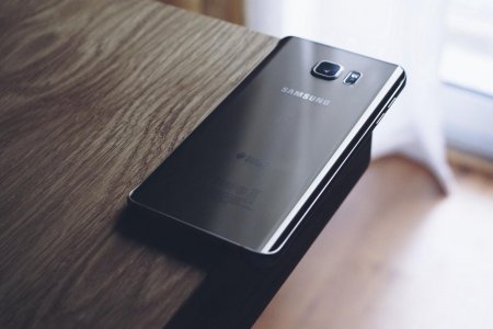 Смартфоны Samsung тайно рассылают личные фотографии владельцев