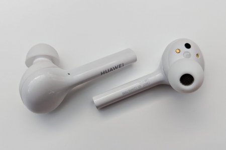 Беспроводные наушники Huawei FreeBuds поступят в продажу 26 июля