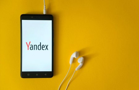 «Яндекс» подыскивает продавцов для своего «секретного» смартфона