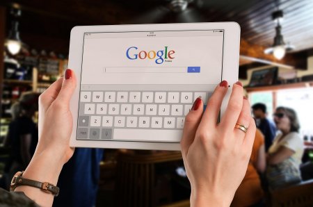 Google представила «умный» домашний помощник Home Hub