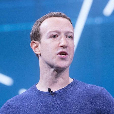 Сестра Марка Цукерберга назвала Facebook двигателем женоненавистничества