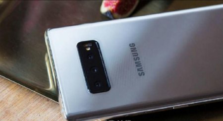 Утечка продемонстрировала тройную заднюю камеру Samsung Galaxy S10 +