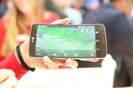 «Смартфон-растянушка» или слайдер XXI века: Компания LG запатентовала растягивающийся дисплей