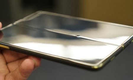 Почему он ломается? Эксперты разобрали Samsung Galaxy Fold