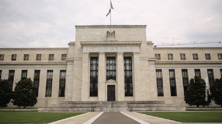 Должностным лицам ФРС запрещены инвестиции в криптоактивы