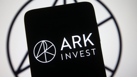 Ark Invest покупает дополнительный пакет акций криптобиржи Coinbase