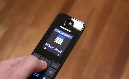 Обзор домашнего телефона Panasonic KX-PRL260. Гарнитура, пульт, колонка и док-станция для iPhone