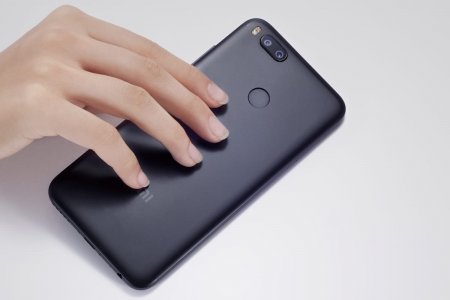 Xiaomi Mi A1 появится в России по цене 16990 тысяч рублей