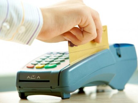 Россияне смогут снимать наличные деньги с банковских карт непосредственно на кассах магазинов 