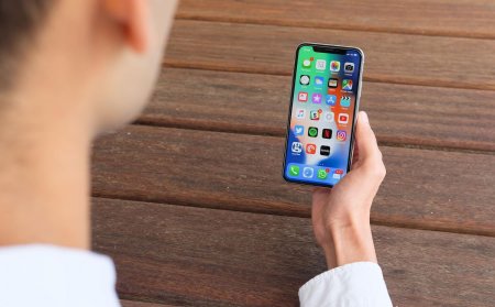Apple заменит OLED-экраны iPhone на более дешевые